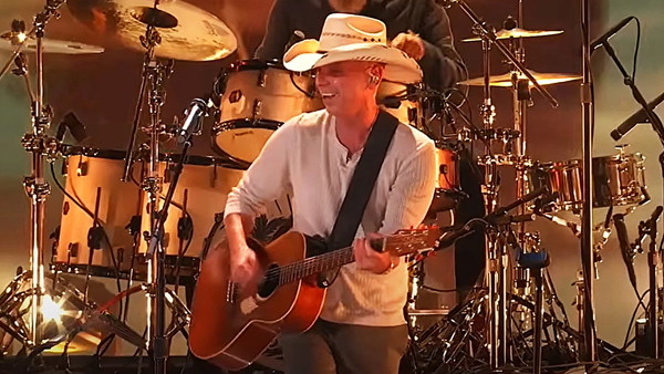 insert alt text here