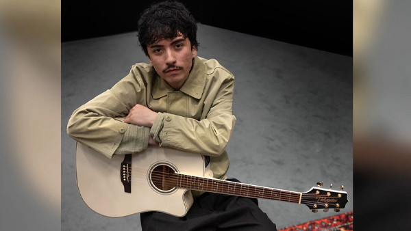 insert alt text here