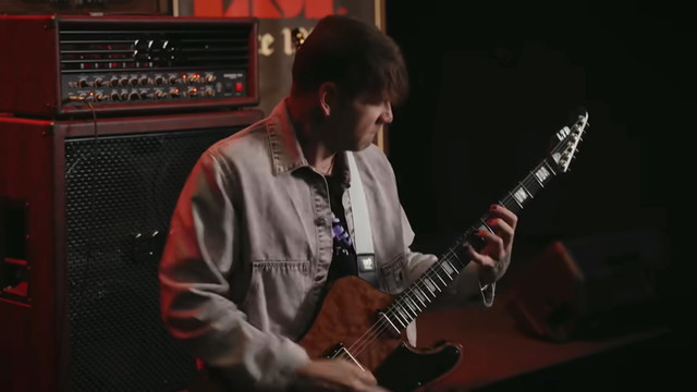 Caleb Shomo: "Eyes Closed" (Beartooth playthrough)