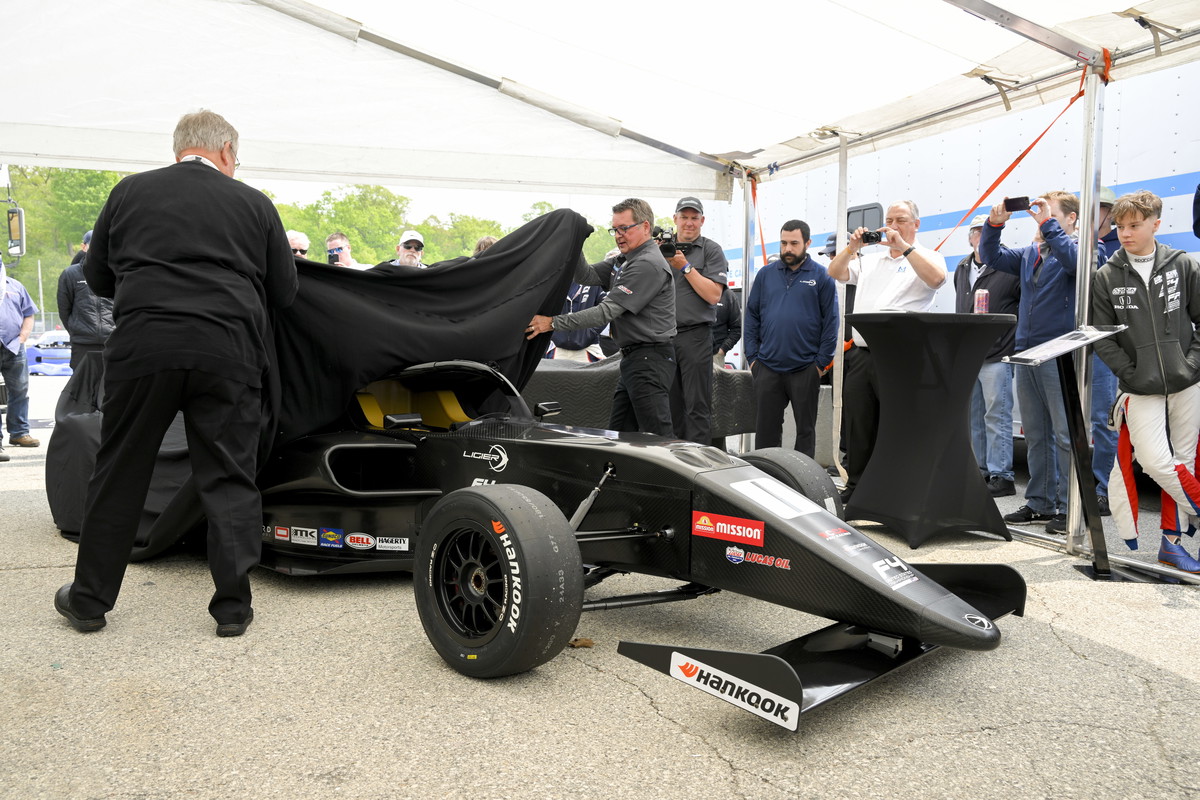 F4 U.S. TEAMS AND DRIVERS GET THEIR FIRST LOOK AT THE LIGIER JS F422 AT ROAD AMERICA