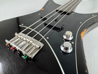 Star X Bass – Metallic Black