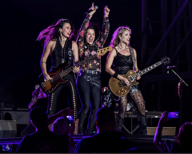 Vixen - Crystal Grand Music Theater - Wisconsin Dells, WI