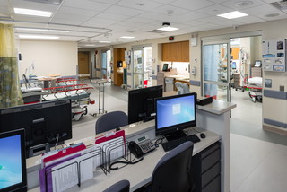 2 WUH Trauma Desk Crop WUH-199