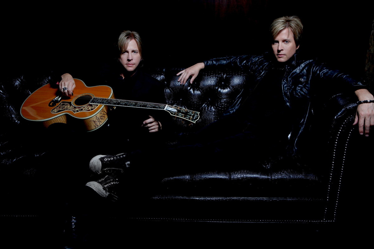 Matthew and Gunnar Nelson join REWARD MUSIC