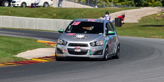 Schmidt Dominates B-Spec for 1st Gold, Super Sweep and Track Record