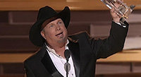 Garth Brooks Snags CMA Entertainer of the Year