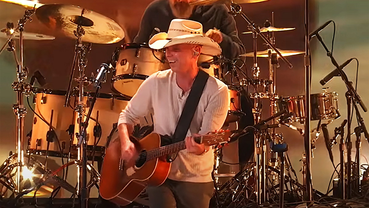 Kenny Chesney Tops Off 2025 with CMAs