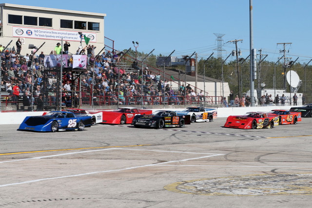 Valley Truck Centers 50 lap Outlaw Super Late Model Entry Blank